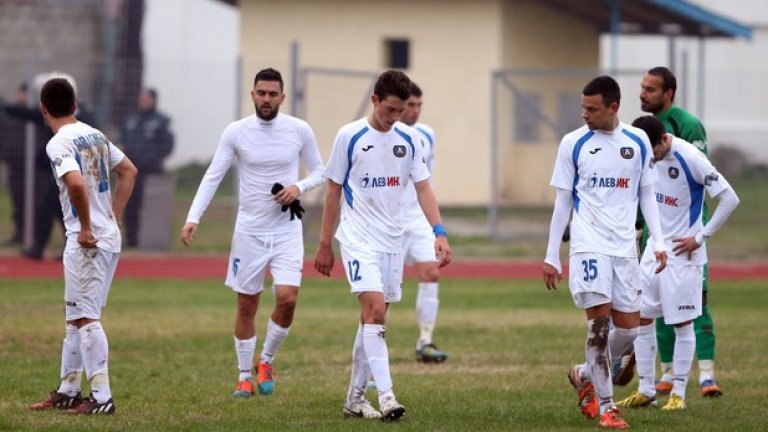 Играчите на Левски, за които ударите следват един след друг.