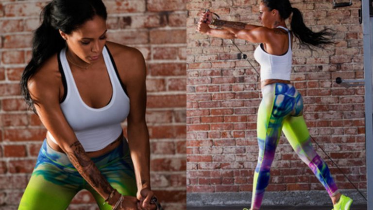 Облечени досущ като мъжете по време на мач - бутонки, чорапи, шорти и фланелки - не са много секси. Но така... Вижте в галерията.