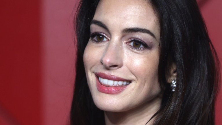 Ан Хатауей е „Най-красивата в света“ за 2026 г.