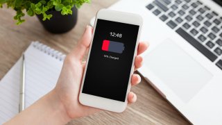 Няма нужда да изтощаваме телефона си до нула процента