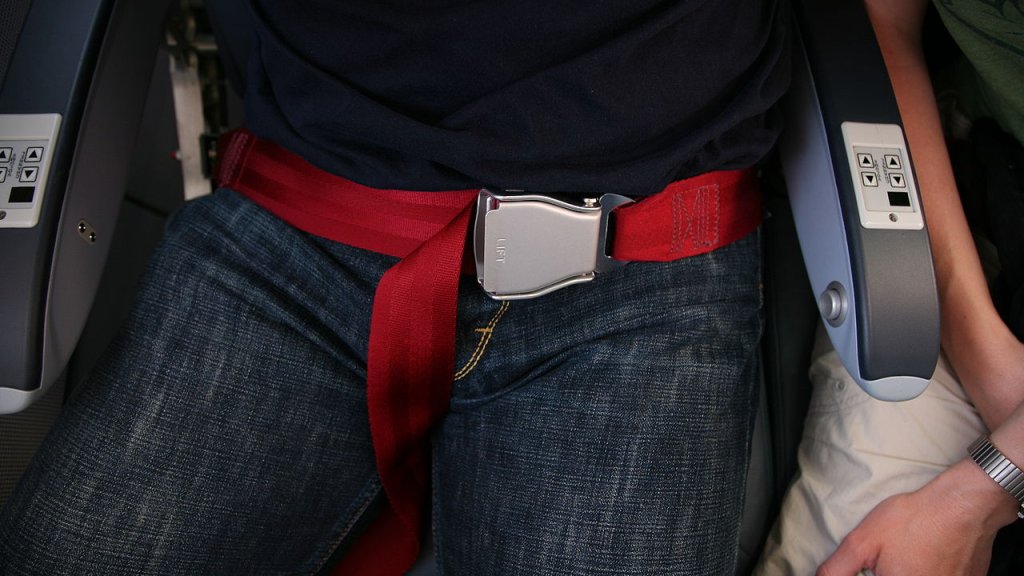 1280px-Airplane_seat_belt_1