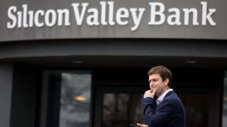 Банката ще поеме активи на SVB от 110 милиарда долара, депозити от 56 милиарда долара и заеми от 72 милиарда долара