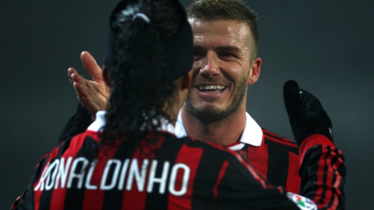 „Имаше период в Барселона, когато беше почти невъзможно да играеш срещу Роналдиньо. Играеше без никакво усилие, без напрежение, винаги с усмивка на лице, беше гений с топката. Обожавам бразилския футбол, а той е един от най-добрите играчи от тази страна.“
- Дейвид Бекъм