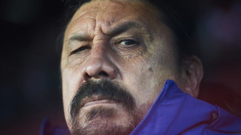 Херман Бургос е помощникът на Симеоне със застрашителна осанка, който също познава Солари отлично