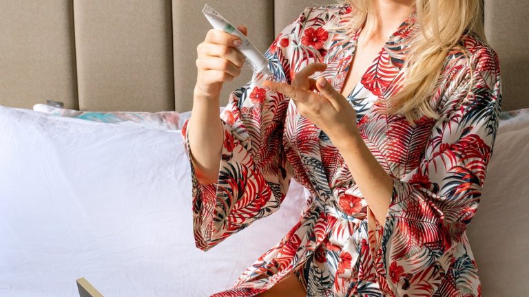 "Видимият резултат идва с времето, ако продуктите се използват редовно. Както във всяко нещо, ключовият момент и тук е постоянство", допълва Полина.