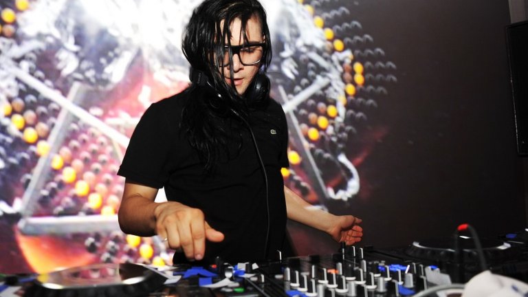 Сони Мур / Skrillex
Макар да стана по-популярен с дъбстеп изявите си под името Skrillex, звездата на Сони Мур всъщност изгрява с бандата From First to Last в периода между 2004-2007 г. Проблеми с гласа обаче водят до операция, която е успешна, но въпреки това той решава да се отдаде на солова кариера като диджей.