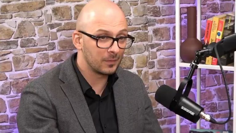 Поетът, рекламист и есеист за мнимите патриоти и автентичните поводи за национална гордост