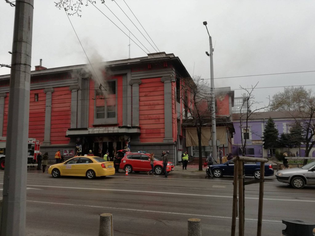 Гори покривът на Син Сити