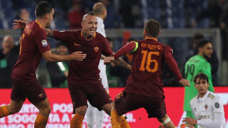 Наинголан се радва след отбелязването на единственото попадение