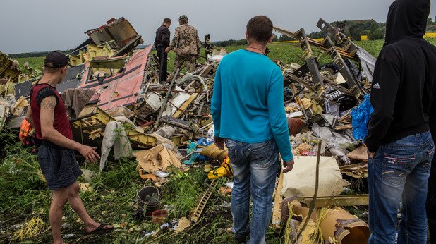 Холандия прибира останките от MH17