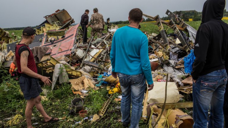 Холандия прибира останките от MH17