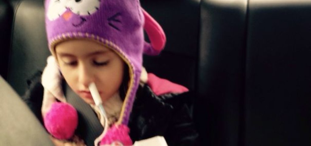 Хитро, макар и смешно решение от страна на майката да спре кръвотечението от носа на малката