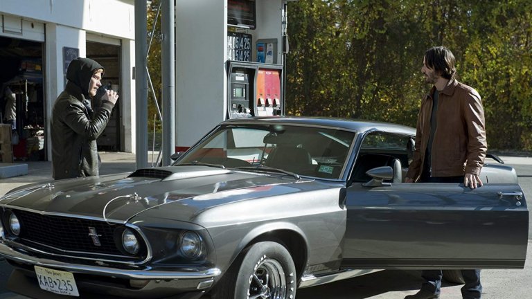  Ford Mustang 1969, "Джон Уик" 

Според мнозина най-запомнящите се сцени на Киану Рийвс зад волана на превозно средство са на шофьорското място на автобус от градския транспорт в Лос Анджелис. Но във филмовата си биография той има и далеч по-готино возило - Mustang от 1969 г., който кара в първия филм за Джон Уик. 

Екипът на продукцията използва Mustang с осемцилиндров двигател, ускорява от 0 до 100 км/ час за под 9 секунди и вдига до 160 км/ час. Представянето на автомобила е достатъчно добро за целите на филма, а към това се прибавя и агресивният дизайн, характерен за серията.