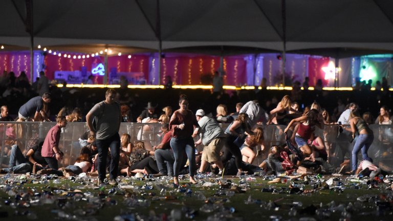 Най-малко 50 убити при стрелба на концерт в Лас Вегас