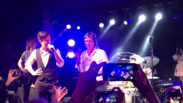 Пол Маккартни пя на новогодишното парти на Абрамович