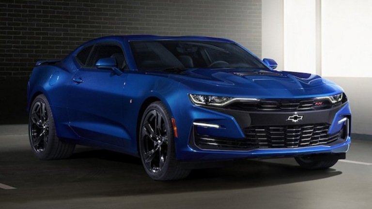 Chevrolet Camaro SS 
През тази година от Chevrolet представиха шестото поколение Camaro, което радва почитателите си с мощен осемцилиндров двигател и подобрено спортно окачване. Вместо да се придържат към класическия вид на Camaro обаче, инженери и дизайнери решават да представят модела с изцяло променена предница, чиито пропорции са несъвместими с останалата част от колата. 
Достатъчно е показателно, че през 2020 г. Camaro SS ще получи дизайн, характерен за по-старите варианти на модела. Явно от Chevrolet са си научили урока.