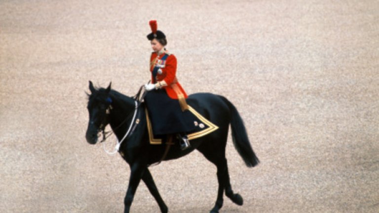 За 90-годишнината принцът на Уелс и син на Елизабет - Чарлз, записа специално радио обръщение, в което прочете адаптиран пасаж от пиесата на Уилям Шекспир "Хенри VIII"