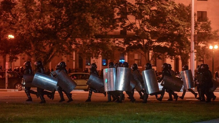 Втора нощ на сблъсъци в Беларус, един загинал и десетки арестувани