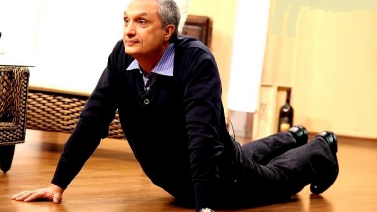 Иван КостовКато отявлен вегетарианец и ценител на здравословния живот Иван Костов също не пренебрегва спорта. Въпреки че вече е на 68 години, "Командирът" редовно ходи да тича, а още си спомняме как в предаването "Търси се" по bTV съвсем спокойно направи гръбна преса.