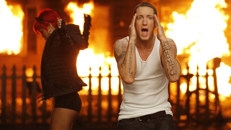 Eminem и Rihanna - Love the Way You Lie

Отново една нелоша песен, която се изтърка от въртене по радиа, телевизии, кафенета, супермаркети, казина и въобще на почти всяко място, където се пуска някаква музика, била тя и за фон.