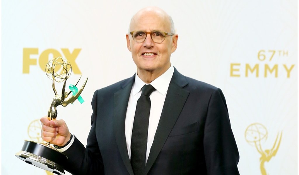 Джефри Тамбър стана  „най-добър актьор в комедия“ за сериала  „Transparent“
