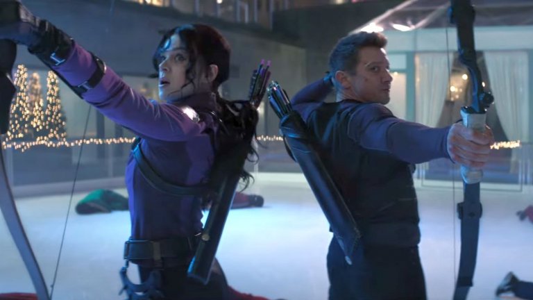 5. Hawkeye (Disney Plus)
И като казахме Marvel, навлизаме все повече в онази част на класацията, където доминират супергерои. Коледното предложение на Disney Plus е история за това как младата Кейт Бишъп се забърква в престъпна банда, а единственият, който може да я измъкне от кашата, е нейният идол - Клинт Бартън/Hawkeye (Джеръми Ренър).