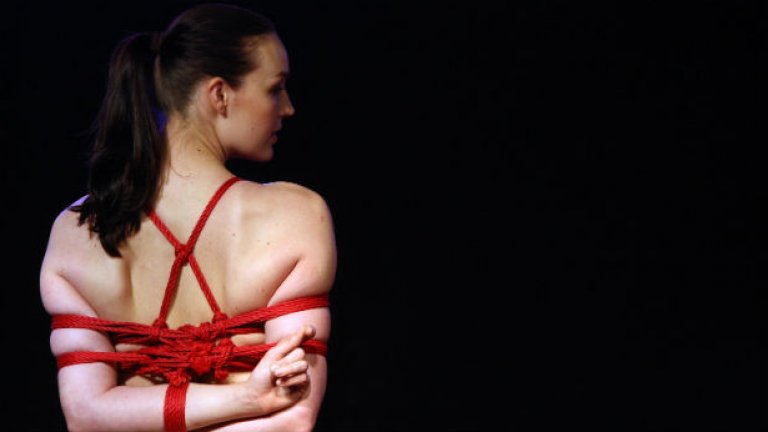 Искам да опитаме нещо ново, но партньорът ми не иска 
 Някои хора обичат разнообразието, включително в спалнята. За това обаче трябва да се говори, за да няма неприятно изненадани. Говорете не само преди секса, но и по време на секса, ако ми хрумне нещо нестандартно.