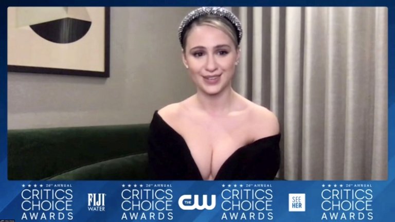 Отличието е в категорията за най-добро изпълнение на поддържаща женска роля