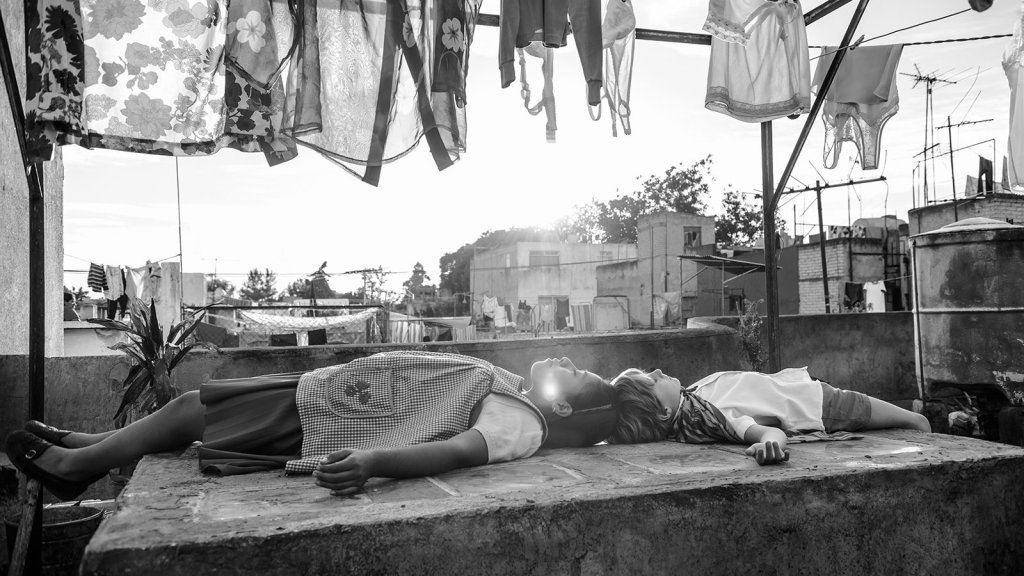 \"Рома\" (Roma) 
\"Roma\" разказва за Мексико Сити през 70-те години на миналия век и проследява историята на семейство от средната класа, на фона на страна, тресяща от вътрешни конфликти. Клео е млада домашна помощница, която заедно с Адела, работи 