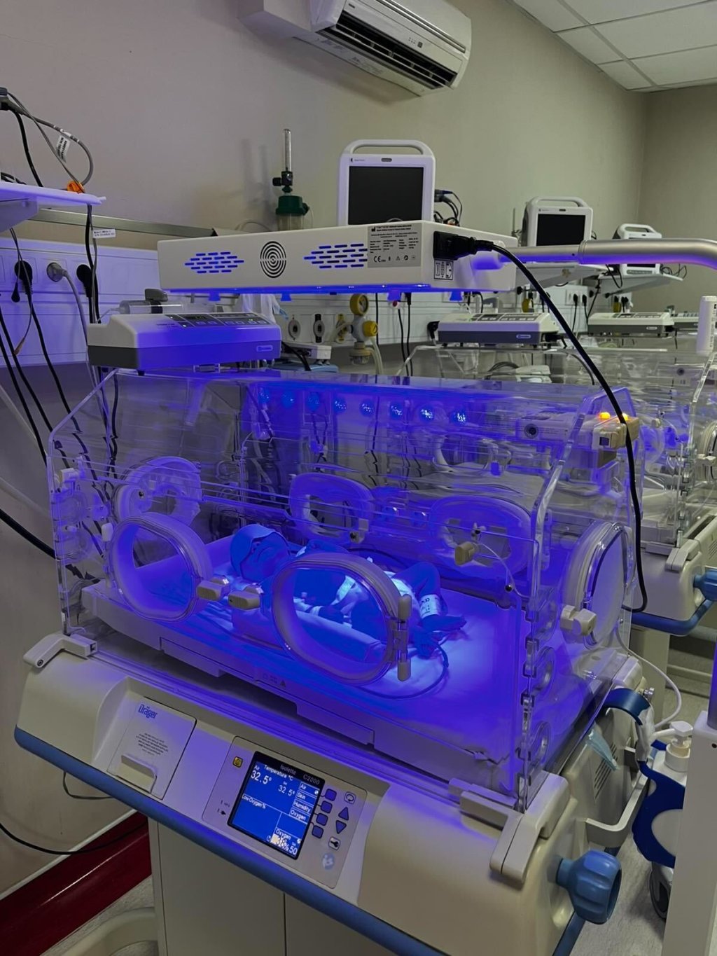 „Малки стъпки на големи герои“ осигури жизненоважни консумативи за недоносените бебета