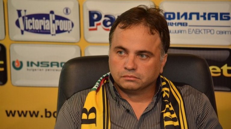 Николай Митов бе начело на Ботев Пловдив само за няколко часа