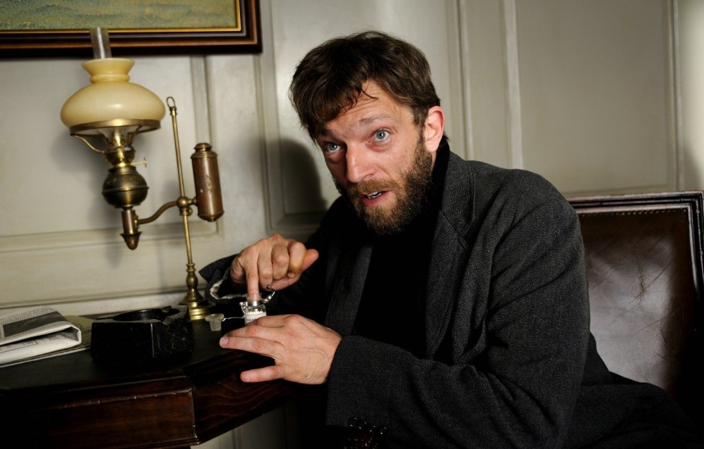 \"Опасен метод\" (A Dangerous Method, 2011)
Филм за Юнг и Фройд... кой може да влезе по-добре в ролята на австрийския психоаналитик Ото Грос от Касел. Не ни интересува, защото той е прекрасен. 