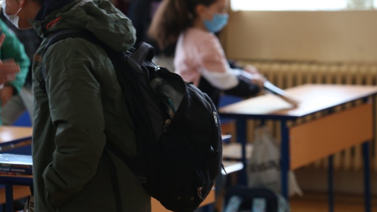 Заповедта на здравния министър влиза в сила в областите, където училищата не са изцяло затворени