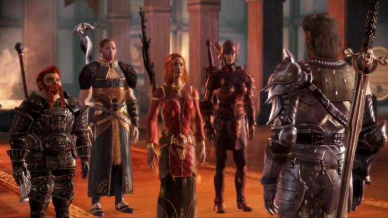 Dragon Age: Origins (PC, PS3, Xbox 360)

Да се пише за игра като тази е все едно да се опиташ да преразкажеш или рецензираш някой роман от поне 1000 страници. Dragon Age: Origins е ролево приключение, при това на BioWarе. Запознатите с творчеството на канадското студио добре знаят какво може да предложи то, когато става въпрос за изграждане на дълбоки светове с комплексни сюжетни нишки и колоритни герои. Светът на Ферелден е едно тъмно и пропито със смърт и насилие място, разлагащо се бавно, но сигурно през последните векове. Сега над него е надвиснала нова заплаха под формата на стар и древен враг. Армия от чудовища, ръководена от мощен архидемон, е на път да погълне света. Сивите стражи, посветили живота си на изтребването им, се броят на пръсти. А вие ще се превърнете в един от последните легендарни пазители на този орден, за да се опитате да обедините разпокъсаните земи и да унищожите злото веднъж и завинаги. Звучи ли ви познато? Ако историята в Dragon Age: Origins изглежда като изгубено допълнение към вселената на Game of Thrones, то това е комплимент едновременно и за BioWarе, и за Джордж Р. Мартин.