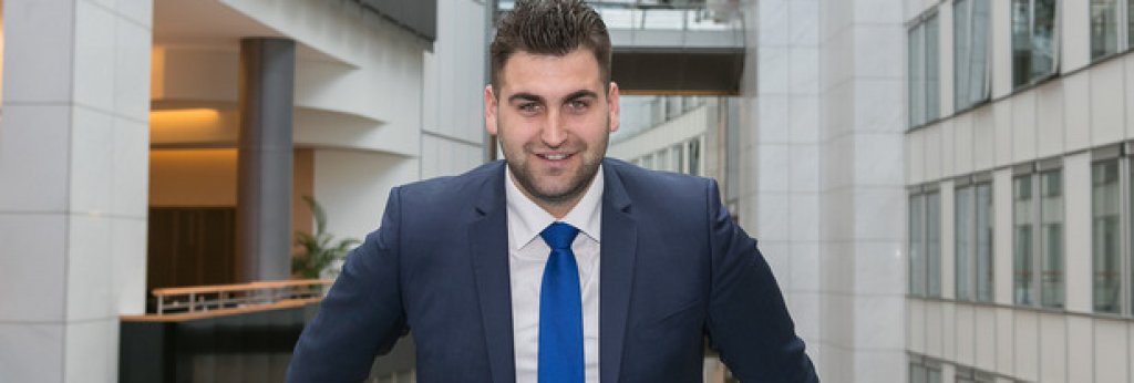 Андрей Новаков (27) е най-младият член на Европарламента