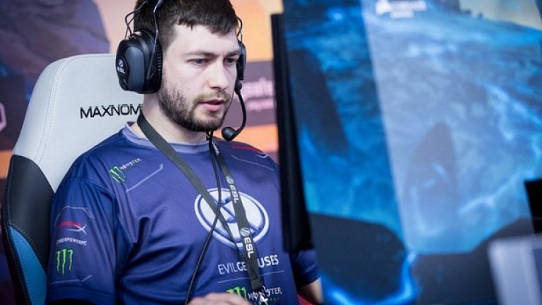 Клинтън “Fear” Луумис, $2 383 155
Отбор: Evil Geniuses (Dota 2)
Един от лидерите и създателите на Evil Geniuses, на 29 години на него се гледа като на истински ветеран в Dota средите. Заради заболяване не успя да вземе участие в The International през 2014 г. и без него тимът му завърши едва трети. Но той се завърна през следващата година и изпълни мечтата си, като изведе отбора си до първото място. Заболяването му обаче го накара да се оттегли в позицията на треньор и да обучава по-младите състезатели.