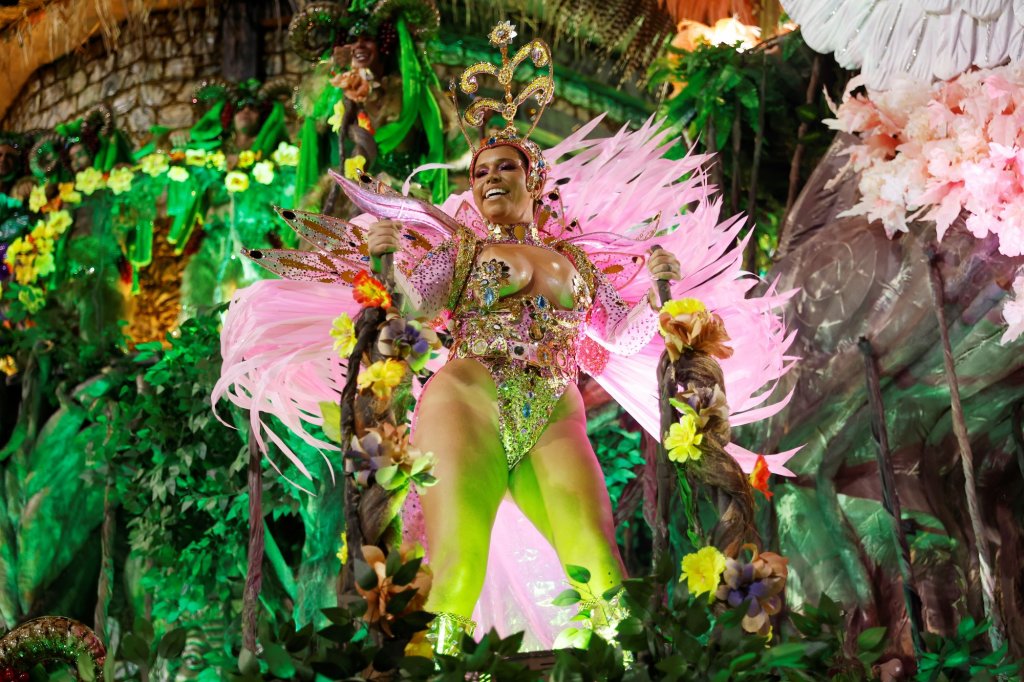 Карнавалът започна - Рио де Жанейро се отдава на парти и самба (снимки)