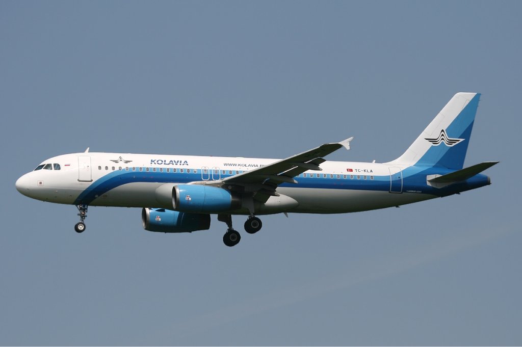 Kolavia_Airbus_A320_Ates-1