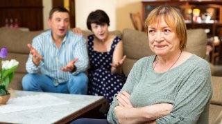 токсични родители спор