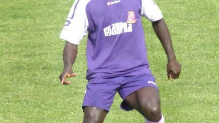 Екундайо Джайеоба (централен нападател) 
Нигерийската перла игра само в квалификационните мачове за Купата на УЕФА срещу Киелце. След Левски изкара половин сезон в Израел, но през 2009-а се завърна на „Герена“. После кариерата му тръгна категорично надолу и играеше предимно в Б група. Днес е на 37 и се състезава за тима на Струмска Слава.
