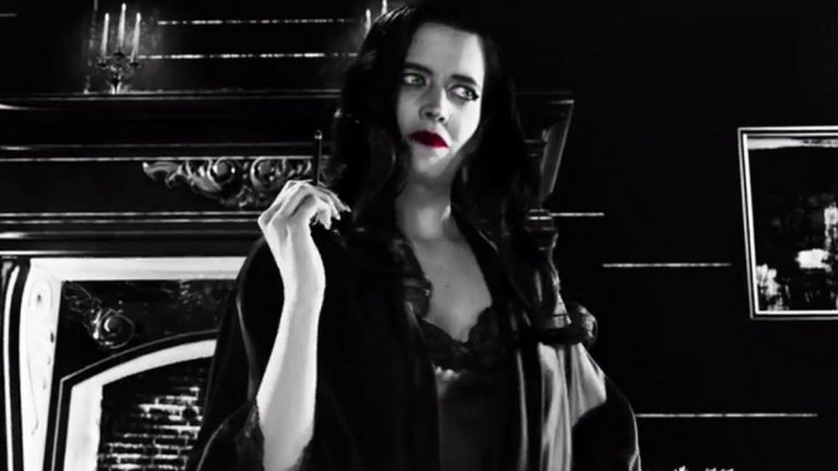 Ева Грийн 
Като че ли няма да ни стигнат думите, за да опишем колко точно е обаятелна и талантлива родената в Париж Ева Гаел Грийн. Тя успява да плени публиката още с дебюта си в "Мечтатели" на Бартолучи и оттогава неуморно доказва, че за нея няма невъзможни неща в киното. 
Била е момиче на Бонд, а едно от последните предизвикателства, които прие, е да участва в игралната адаптация на "Дъмбо". В близко бъдеще предстои да я гледаме в главната роля във фантастиката "Проксима".