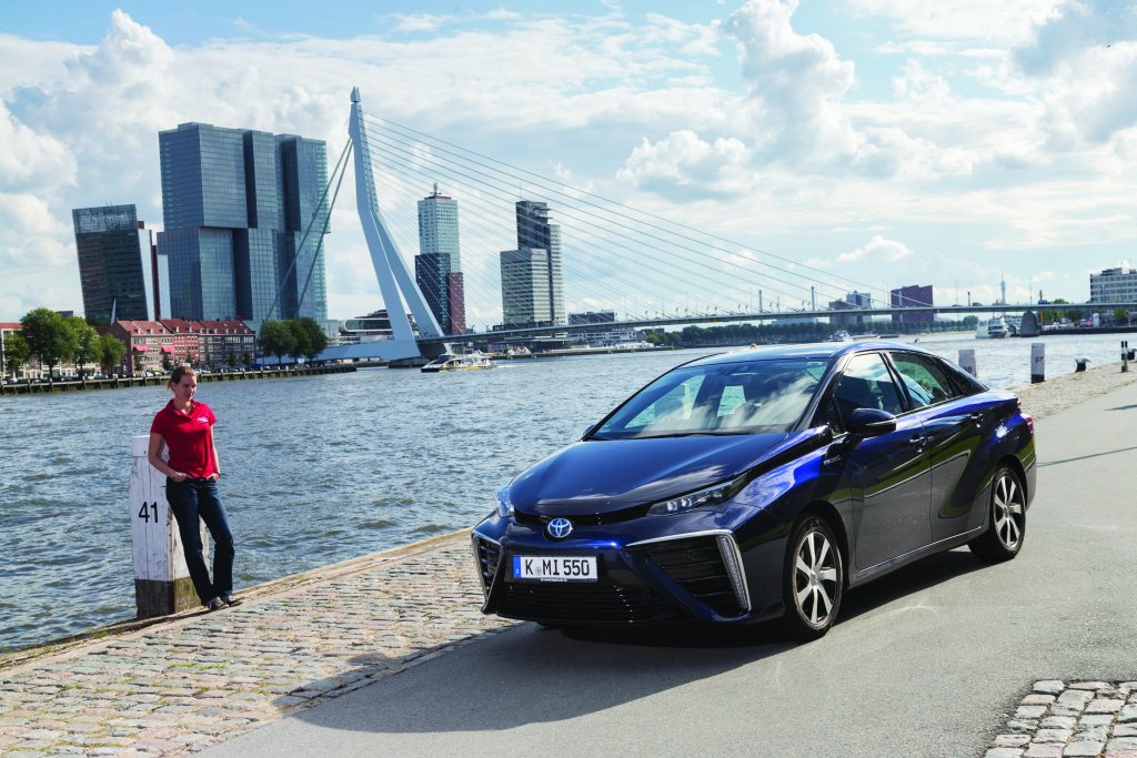 Toyota-Mirai-AH-090
