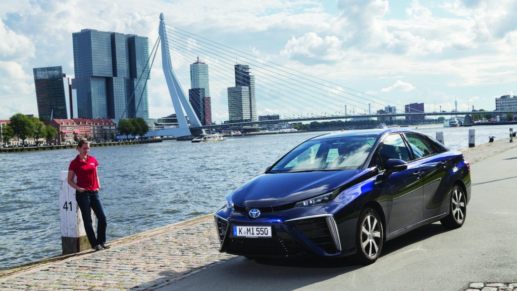 Toyota-Mirai-AH-090
