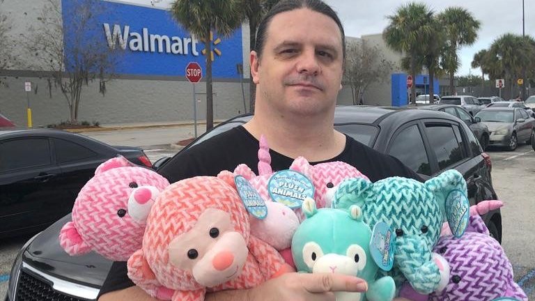 За Джордж Фишър - Corpsegrinder тръпката е в това да спечели играчките, а след това ги дарява на деца