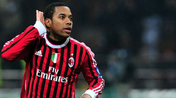 В Италия провалът му също бе шумен, като отново стартира добре - 14 гола в първия сезон за Милан. Нататък - разочарование.