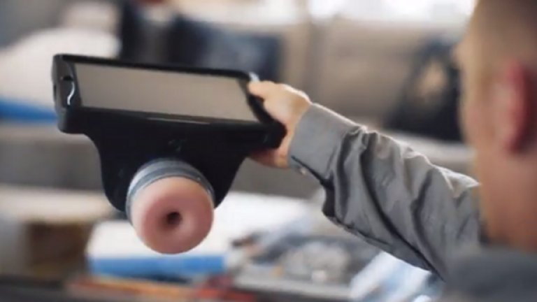 Fleshlight Launchpad 
 Мнозина вече са неразделни с мобилните си телефони и таблети. Това устройство буквално позволява на мъжете да правят секс с техния iPad.