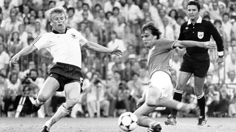 1. Испания, 1982
Паоло Роси излиза от затвора на пожар и е с основна роля за титлата на Италия. Голаджията, който отбеляза 6 попадения и става голмайстор на първенството, е осъден за участие в "черно тото", но сеньор Енцо Беардзот го измъква по втория начин. Ще се запомни успехът на дебютанта Алжир над ФРГ в групите и третото място на Полша, която се наложи над Франция.