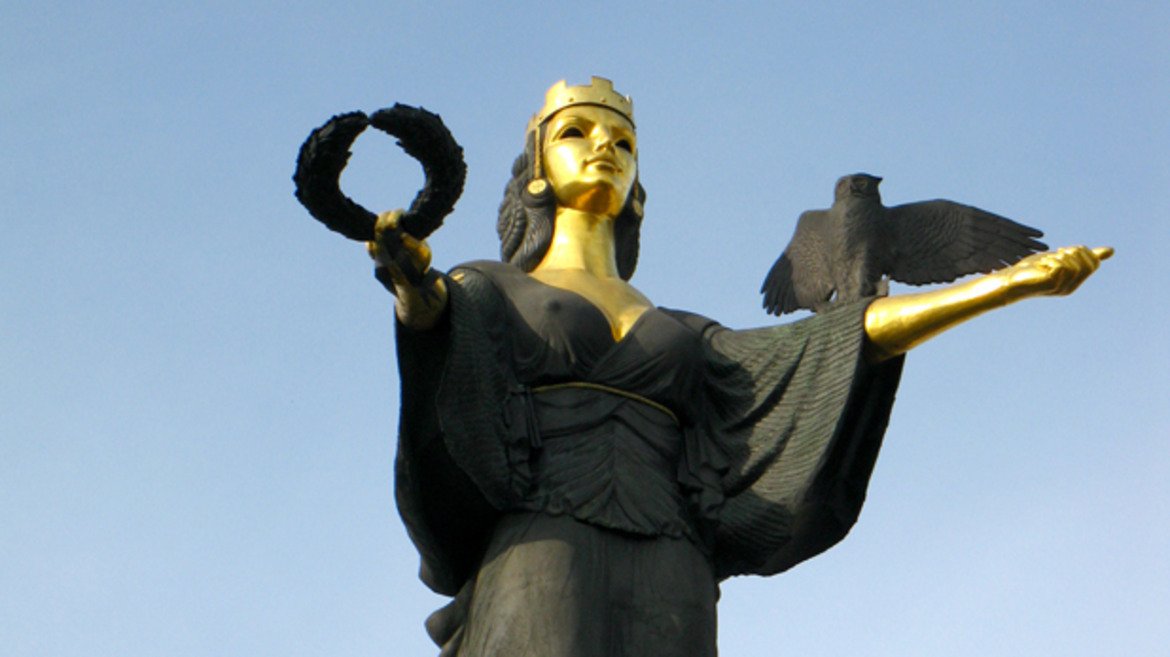 На теория, статуята изобразява християнската мъченица София, тъй като именно на нея е кръстена и българската столица. На практика, обаче фигурата няма никаква християнска символика, което признава и самият Чапкънов, а вместо това е сбирщина от различни богини от разни религии.