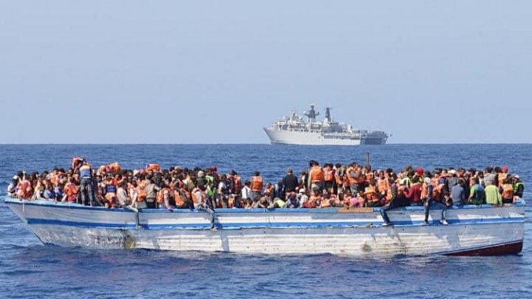 Хората са пътували с лодка към Европа