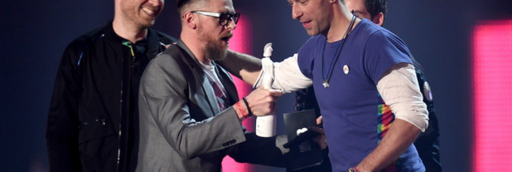 Coldplay прибират наградата за най-добра британска група